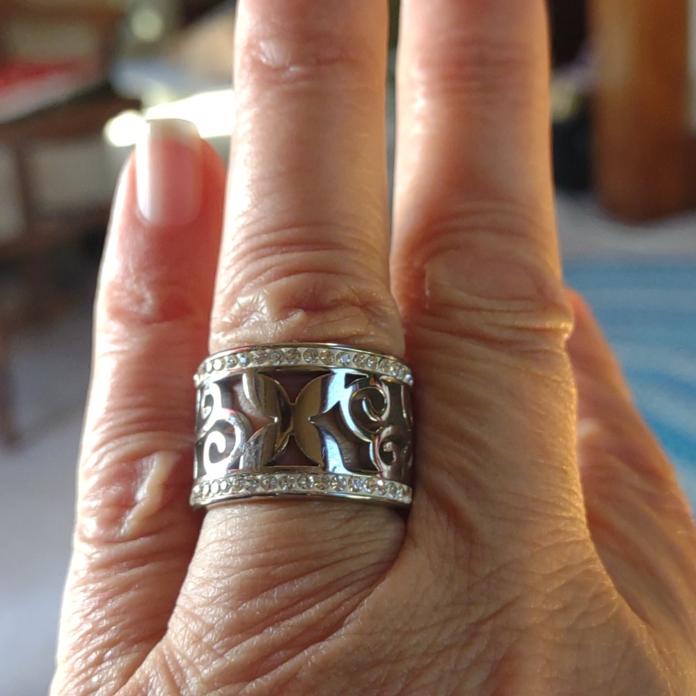 Gorgeous ring
